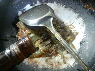 蒜薹炒河虾的做法步骤：4