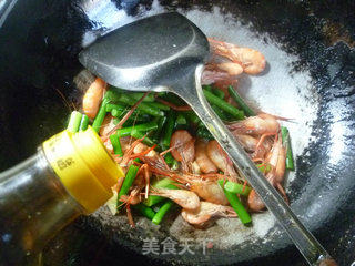 蒜薹炒河虾的做法步骤：7