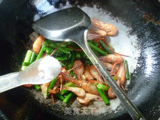 蒜薹炒河虾的做法步骤：8