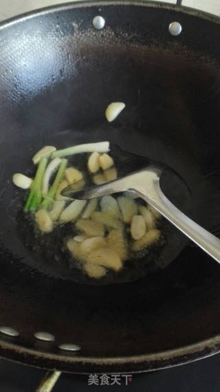 芹菜炒河虾的做法步骤：3