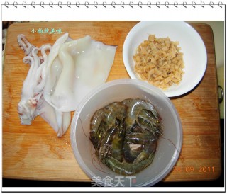 干贝菌菇海鲜汤的做法步骤：1