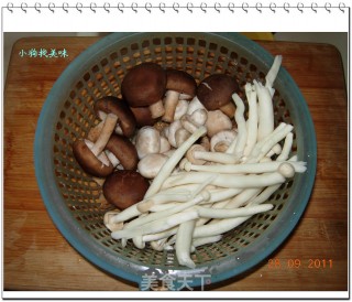 干贝菌菇海鲜汤的做法步骤：3