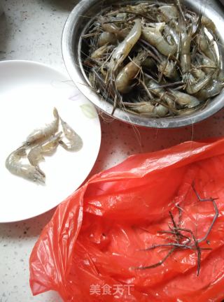 油焖河虾的做法步骤：2