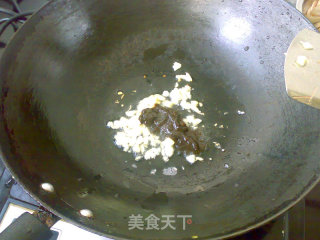黑椒酱炒河虾的做法步骤：3