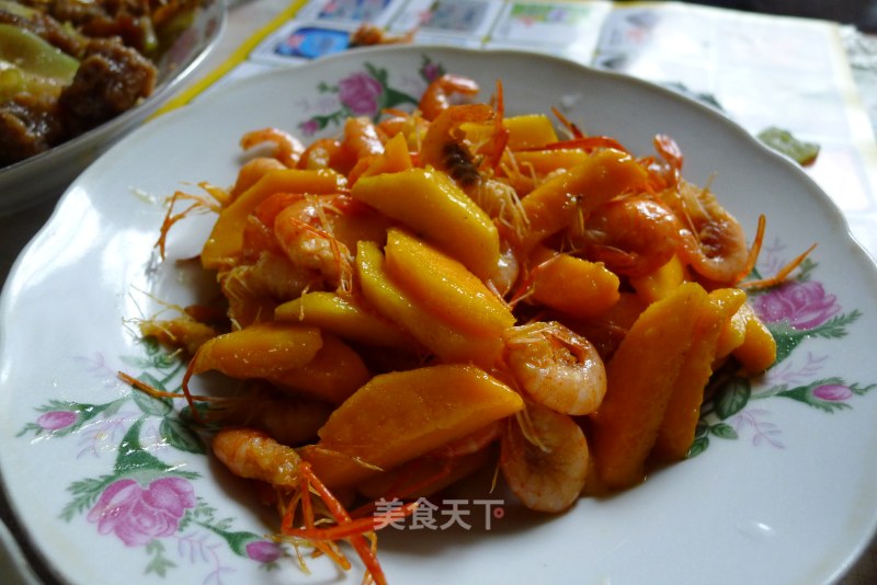 河虾（小沼虾）炒芒果的做法