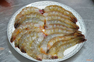 基围虾华丽转身之芝麻凤尾虾排的做法步骤：1