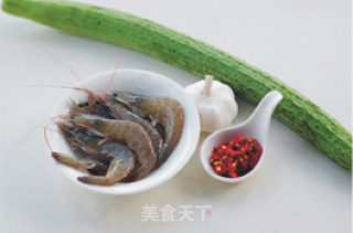 【蒜茸丝瓜鲜虾盅】夏日里需要“蒸”的美味的做法步骤：1