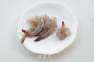 【蒜茸丝瓜鲜虾盅】夏日里需要“蒸”的美味的做法步骤：2