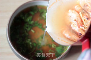 鲜虾清汤面的做法步骤：8