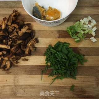 蛋黄鲜虾烩豆腐的做法步骤：2