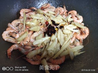 嫩姜炒虾的做法步骤：5