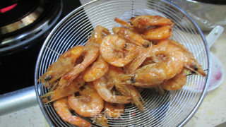 椒盐基围虾的做法步骤：3
