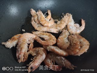 椒盐基围虾的做法步骤：2