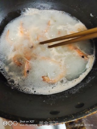 青菜鲜虾面的做法步骤：5