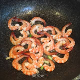 红椒荷兰豆烩虾仁的做法步骤：3