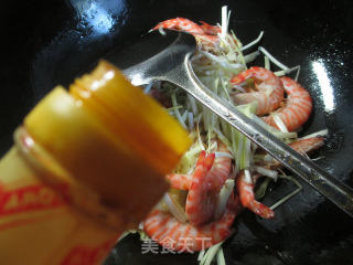韭菜芽炒基围虾的做法步骤：5