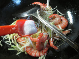 韭菜芽炒基围虾的做法步骤：6