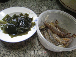 海带炒基围虾的做法步骤：1