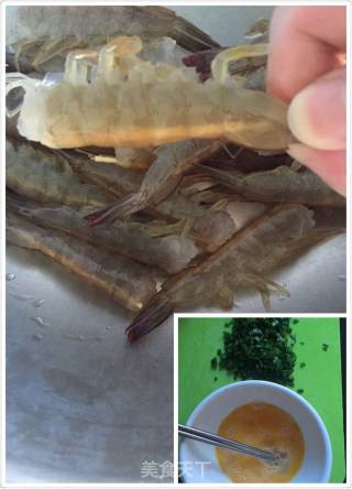 韭菜鸡蛋卷大虾的做法步骤：1