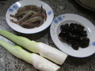 黑木耳茭白基围虾 的做法步骤：1