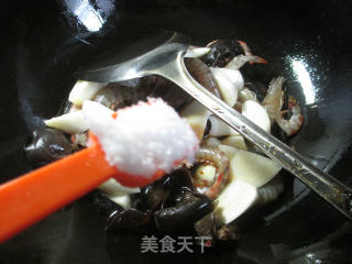 黑木耳茭白基围虾 的做法步骤：10