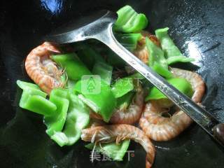 尖椒炒基围虾 的做法步骤：4