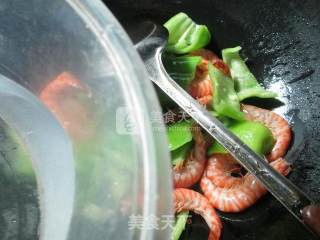 尖椒炒基围虾 的做法步骤：5