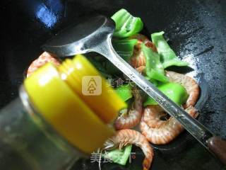 尖椒炒基围虾 的做法步骤：6