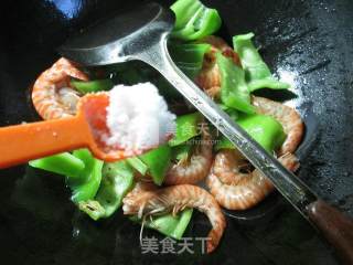 尖椒炒基围虾 的做法步骤：7