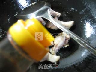 基围虾炒鸡翅根 的做法步骤：4