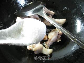 基围虾炒鸡翅根 的做法步骤：6