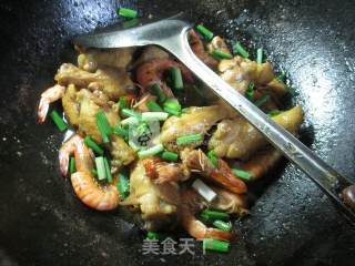 基围虾炒鸡翅根 的做法步骤：8