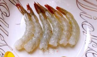 金银蒜粉丝蒸大虾的做法步骤：1