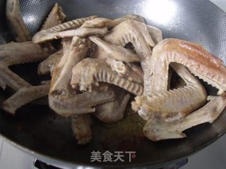 鸭翅烧基围虾的做法步骤：2
