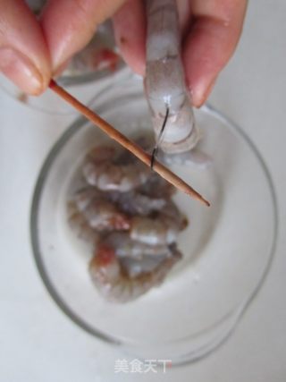 虾仁芦笋蟹味菇的做法步骤：1