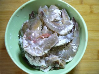 玛瑙蜜汁虾的做法步骤：6