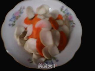 鸡腿菇炒大虾的做法步骤：1