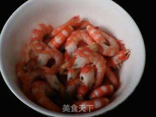 鸡腿菇炒大虾的做法步骤：2