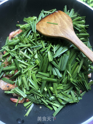 韭菜炒虾的做法步骤：9