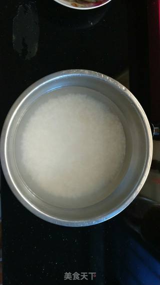 鲜虾白米粥的做法步骤：1