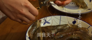 潮音潮人：潮汕盐焗虾的做法步骤：1