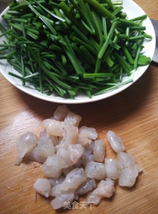 海鲜韭菜花炒饭的做法步骤：2