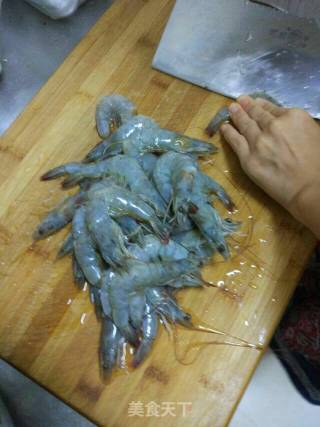 蒸基围虾的做法步骤：2