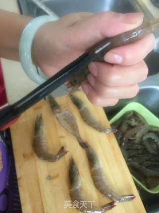 蒜蓉粉丝基围虾的做法步骤：3