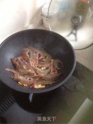 椰香咖喱鲜虾意面的做法步骤：2