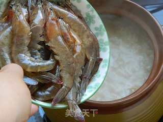 潮汕砂锅粥--鲜虾粥的做法步骤：7