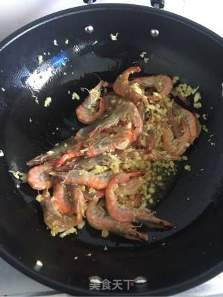 超级简单快手菜--蒜泥开背虾的做法步骤：2