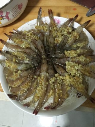 蒜蓉粉丝基围虾的做法步骤：9