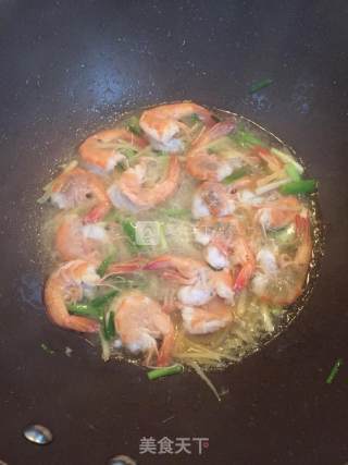 鲜虾小炒的做法步骤：7