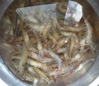 盐水对虾的做法步骤：1